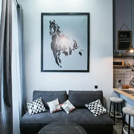 Two Independent Nearby For 8, Ph Apartment *