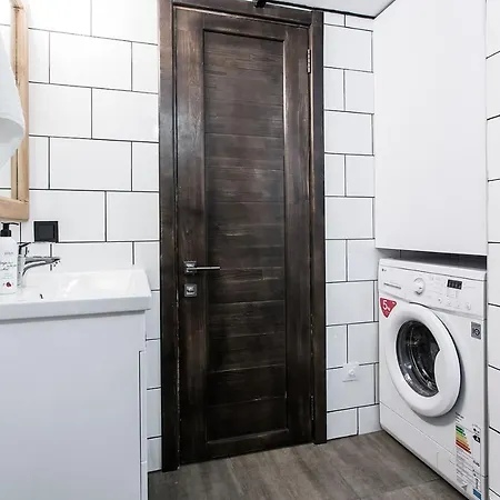 Two Independent Nearby For 8, Ph Apartment