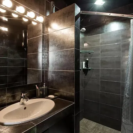 Apartment Two Independent Nearby For 8, Ph
