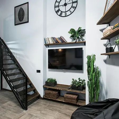 Apartment Two Independent Nearby For 8, Ph Odesa
