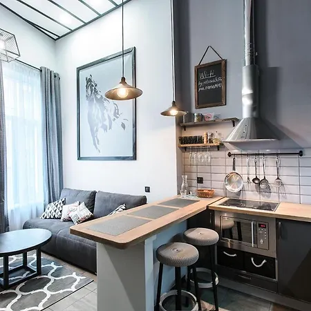 Two Independent Nearby For 8, Ph Odesa